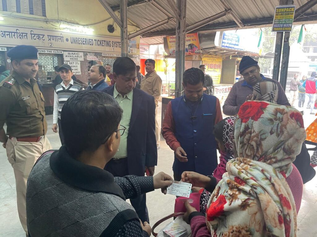 RAILWAY: টিকিটে কড়াকড়ি, শিয়ালদায় ধরপাকড়