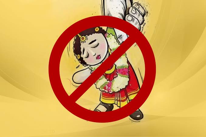 বাবার পছন্দ করা পাত্র কে বিয়ে করবে না বলে, কিশোরী পালিয়েও গিয়েছিল বাড়ি থেকে। কিশোরীকে ৪৭ বছর বয়সী এক ব্যবসায়ীর হাতে তুলে দেন ঠাকুমা।