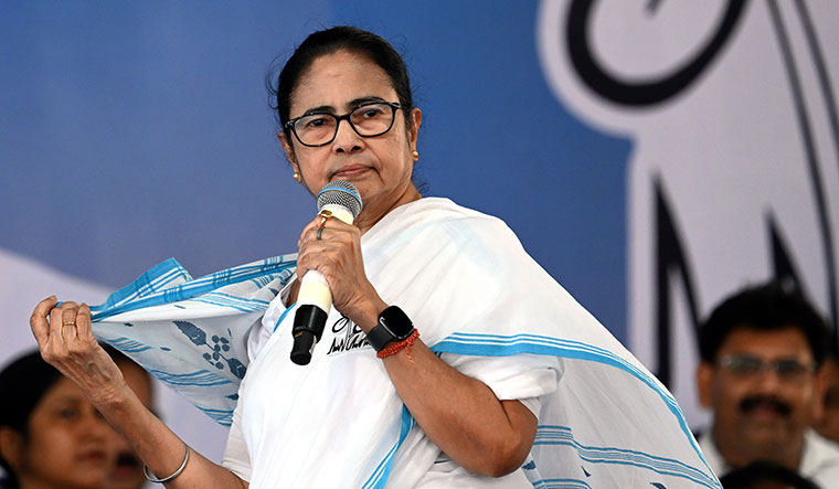 মুখ্যমন্ত্রীর আর্জি কলকাতা থেকে লন্ডন সরাসরি বিমান পরিষেবা চালু করার