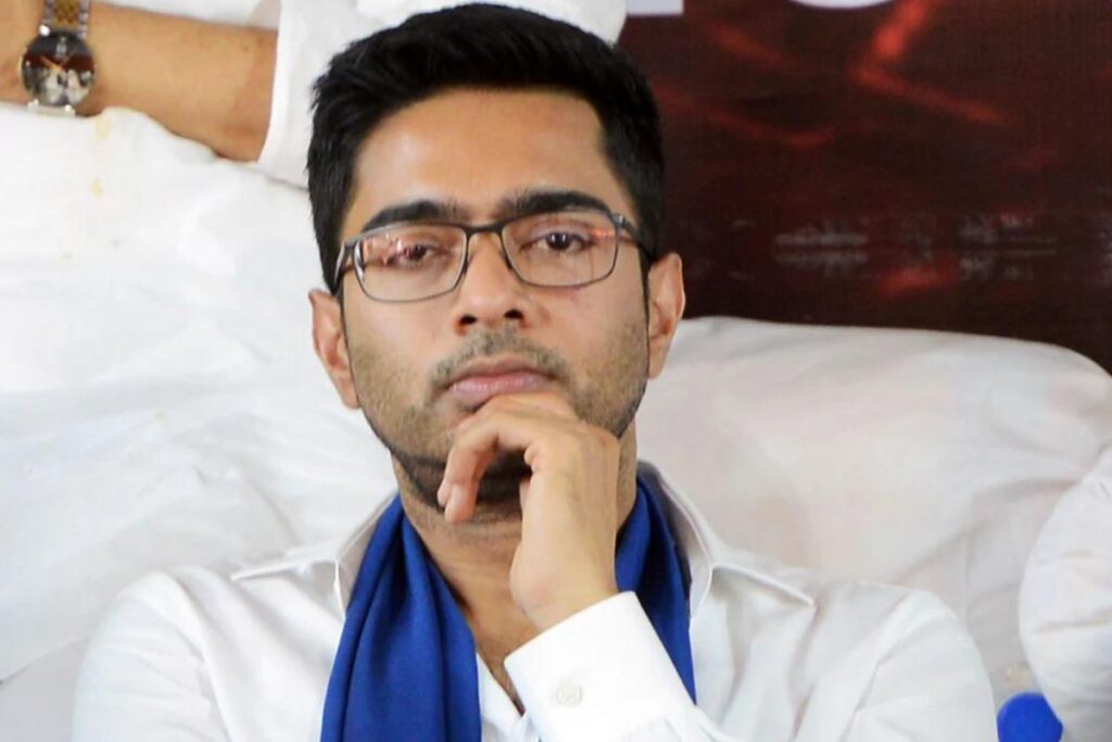নতুন জীবনে মহুয়া, পাশে অভিষেকের শুভেচ্ছা বার্তা