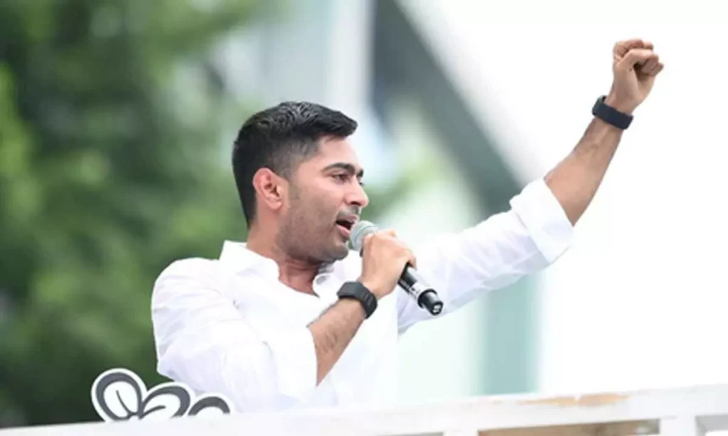 বাঙালি ও বাংলা ভাষার উপর ‘অত্যাচার’-এর বিরুদ্ধে সর্বাত্মক প্রতিবাদে তৃণমূল, সংসদেও বাংলায় কথা বলার সিদ্ধান্ত অভিষেকের