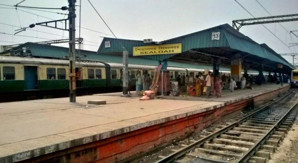 পুজোয় ভিড় সামলাতে অভিনব উদ্যোগ রেলের