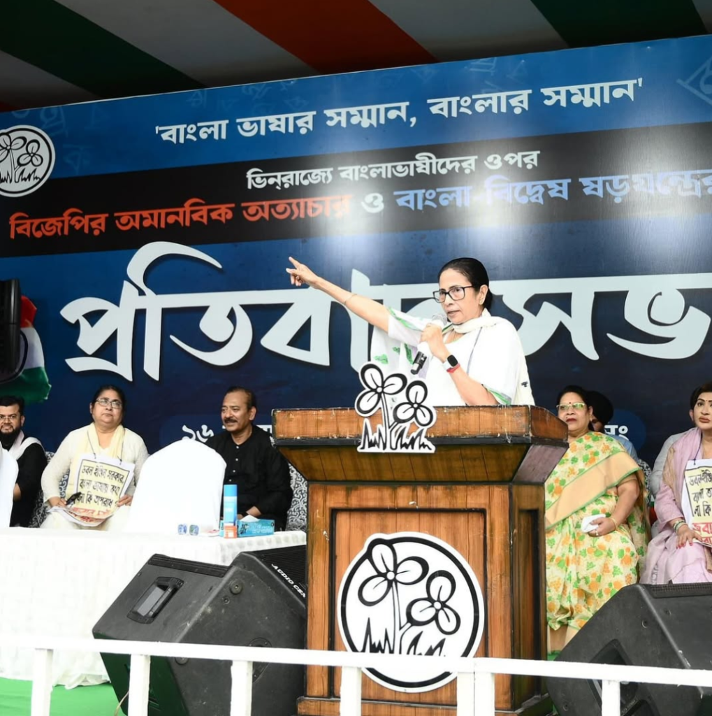 শিঙাড়া-জিলিপি এখন রাজনীতির মেনুতে! কেন্দ্রকে কটাক্ষ মুখ্যমন্ত্রীর