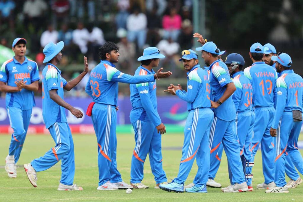 দাপুটে ফাইনাল, বিশ্বসেরা ভারতের অনূর্ধ্ব-১৯—ইংল্যান্ডকে ১০০ রানে উড়িয়ে ষষ্ঠবার ট্রফি