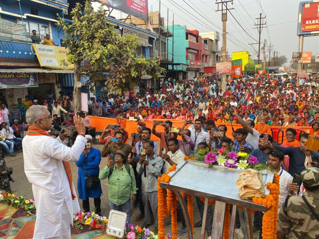 পুরুলিয়ায় ‘পরিবর্তন যাত্রা’, রঘুনাথপুর বাজারে জনসভা করে বার্তা দিলেন দিলীপ ঘোষ